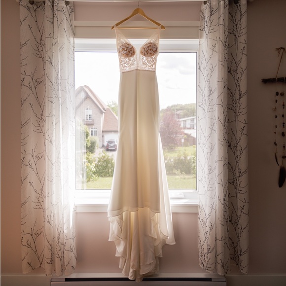 MIKAELLA Wedding Dress - Picture 8 of 9